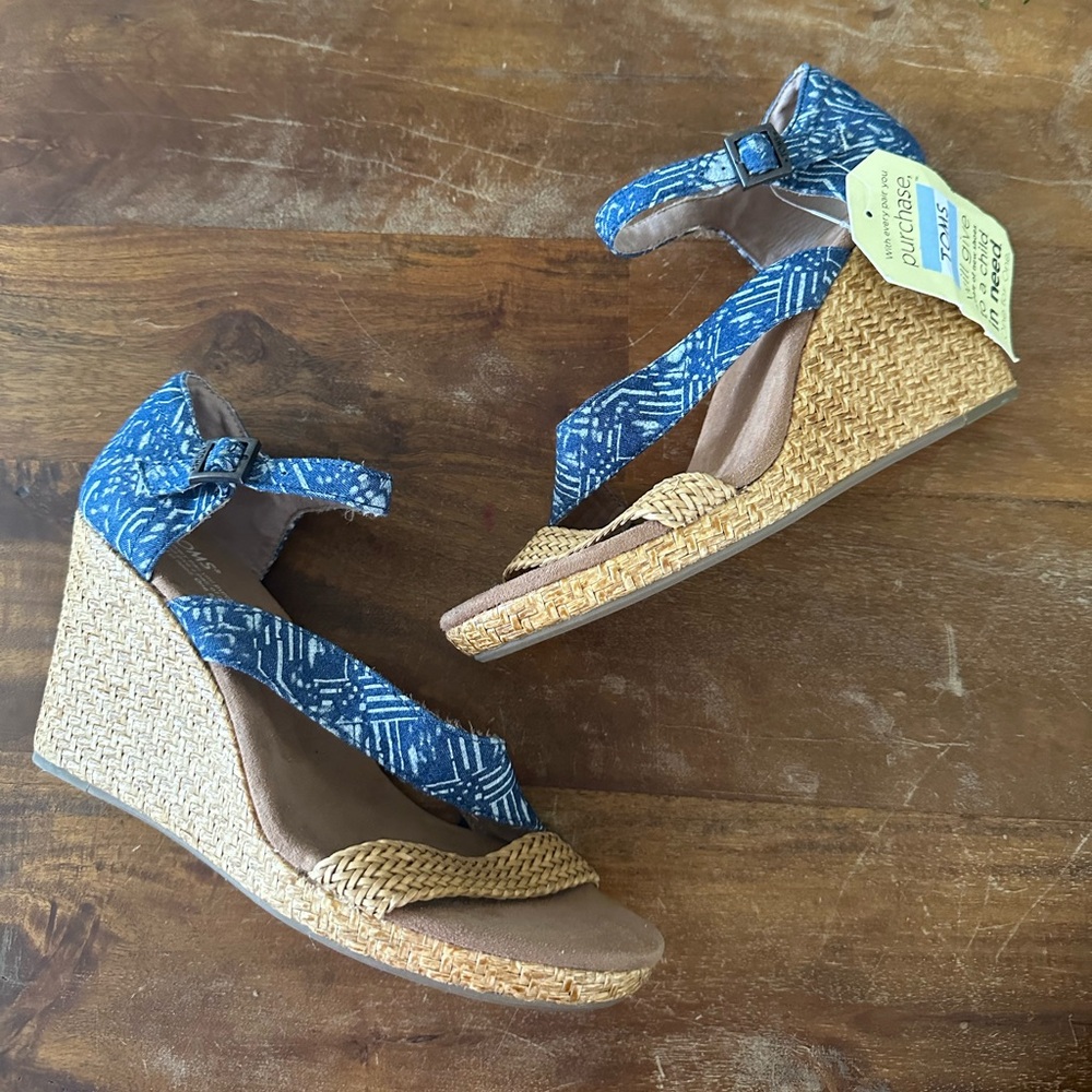 Tom’s Clarissa blue batik wrapped wedge sandals size ladies 10‎ NWT